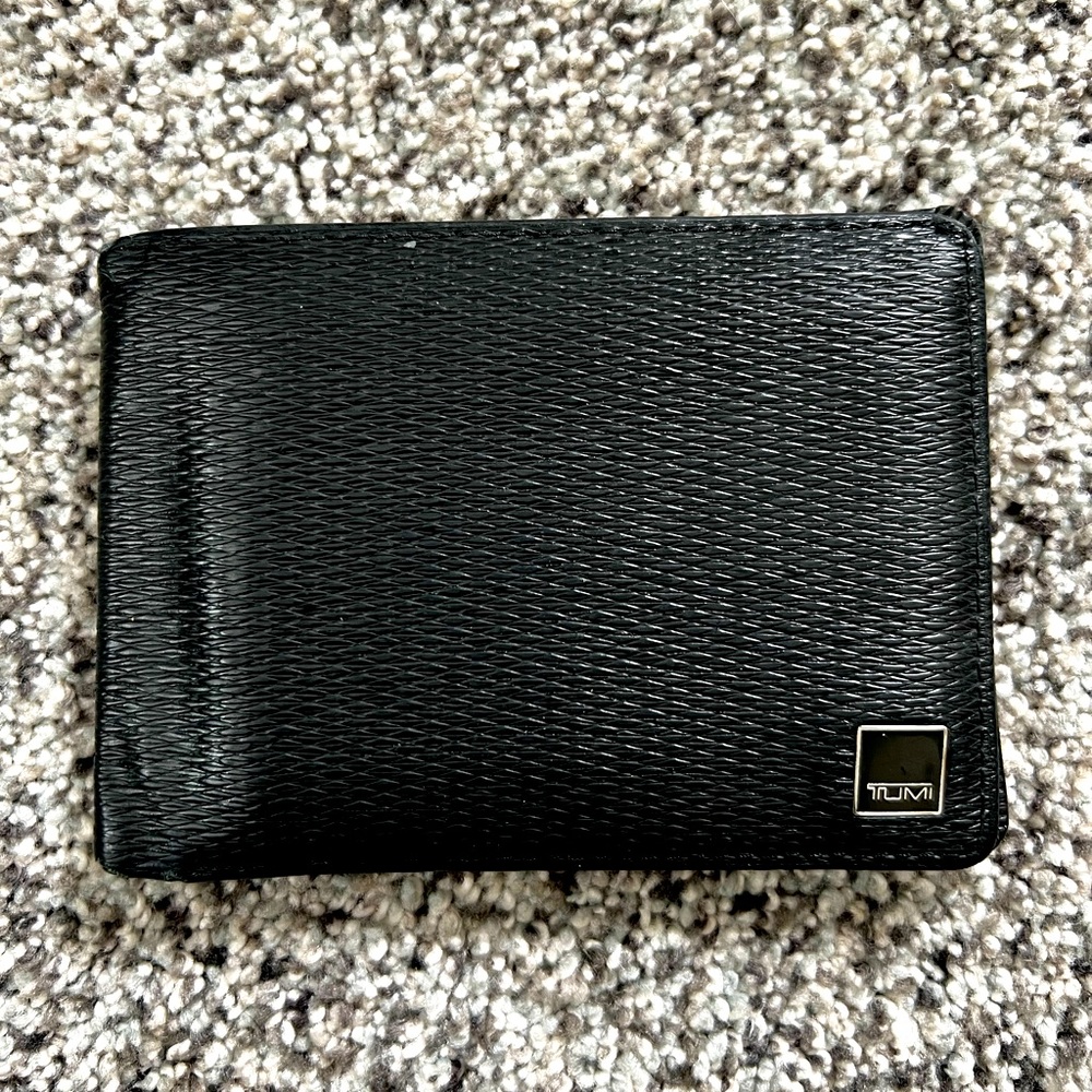 Men’s Tumi Bifold Leather Wallet